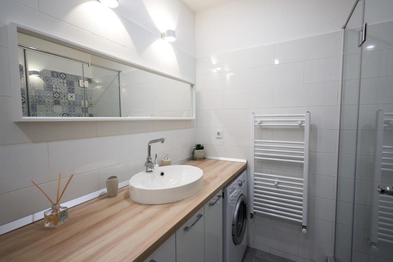Modern Apartment In The Heart Of Bukarest Exterior foto