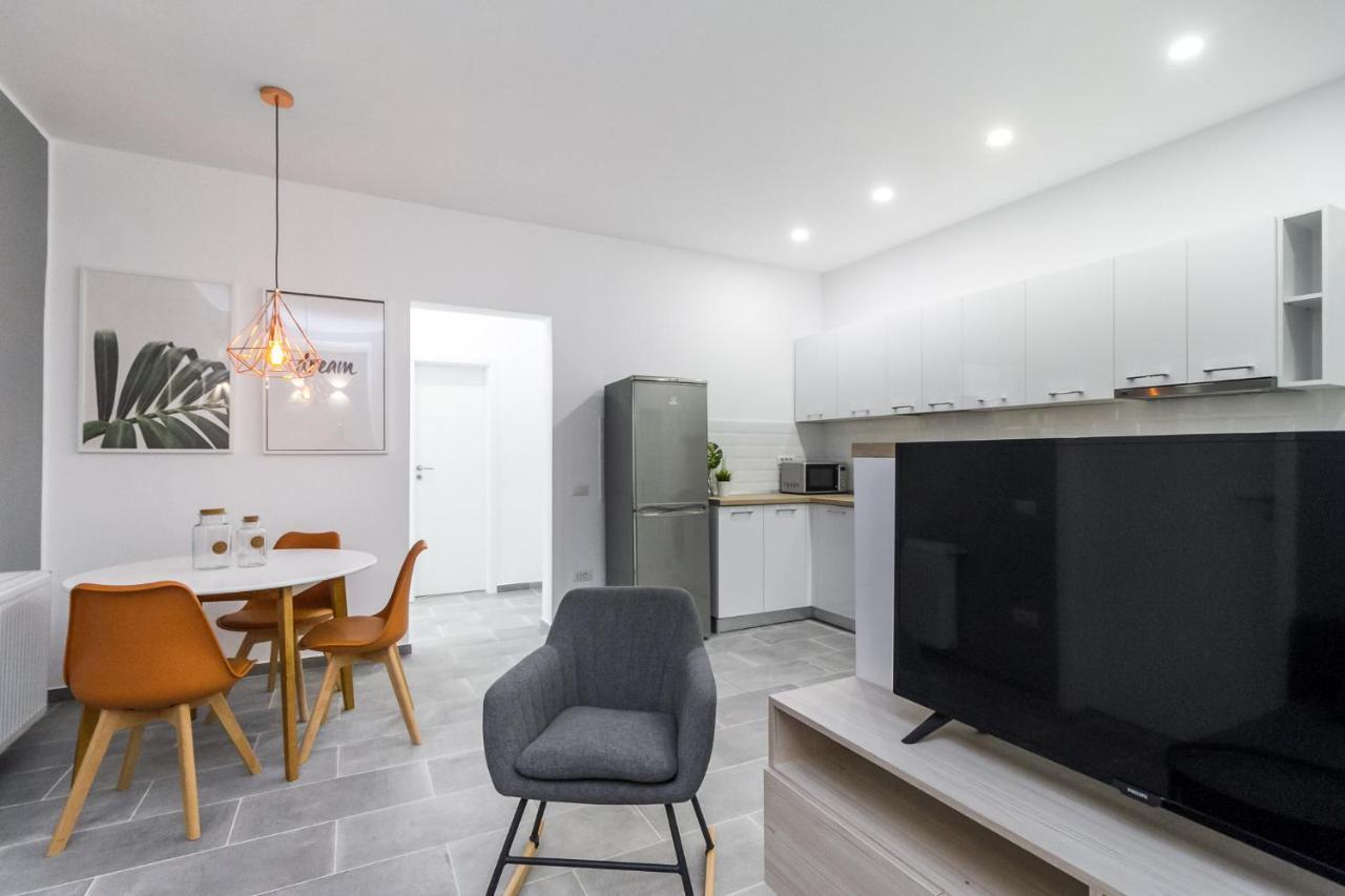 Modern Apartment In The Heart Of Bukarest Exterior foto